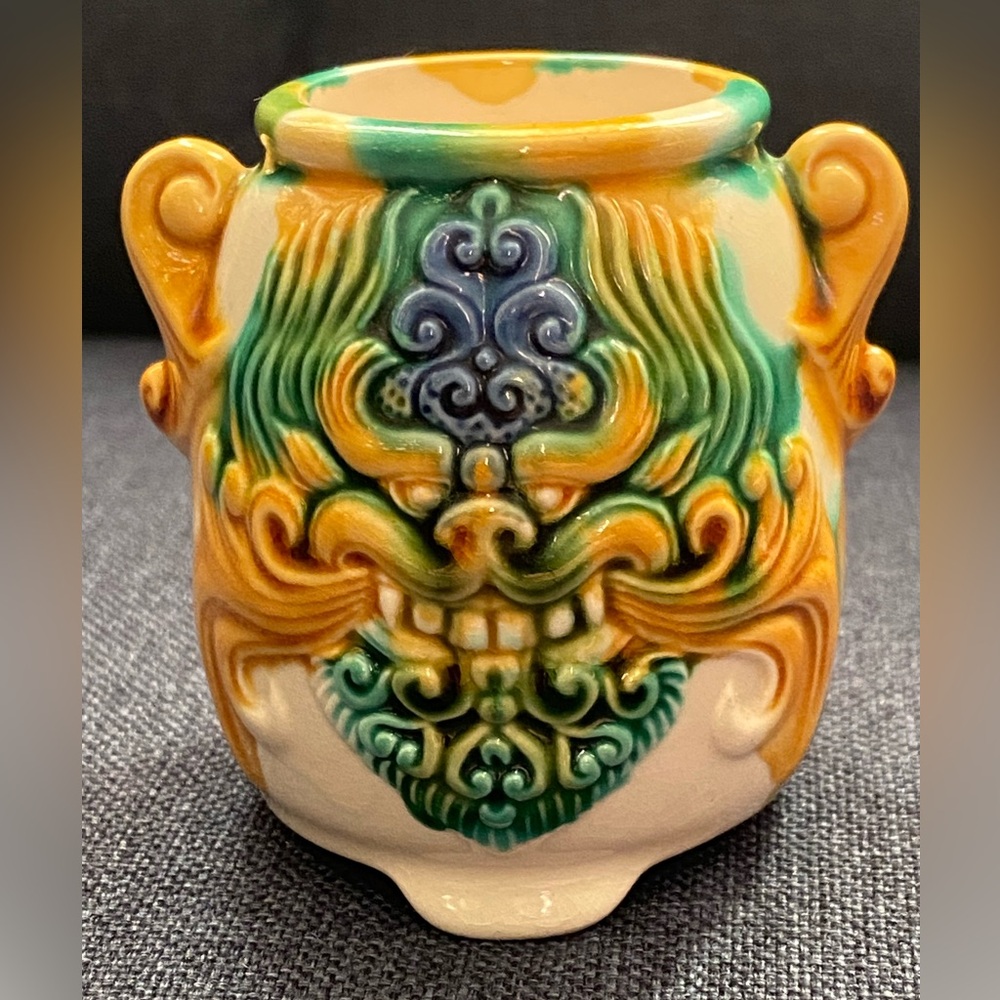 Beautiful Chinese porcelain glazed dragon Foo Dog toothpick holder (bb)